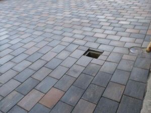 Referenz Steinreinigung bei gepflasterter Fläche